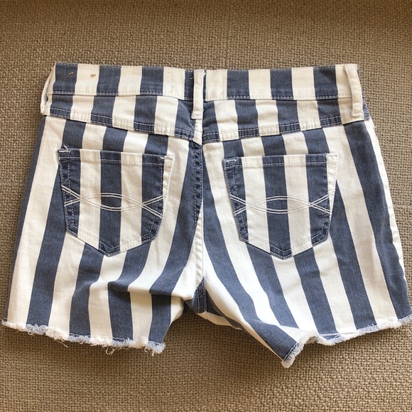 🚨ABERCROMBIE KIDS - Striped Midi Shorts - Picture 2 of 3